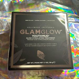 GLAMGLOW | YOUTHMUD® GLOW STIMULATING & EXFOLIATING TREATMENT MASK